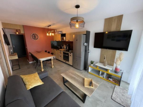 Charmant T3 Neuf avec Balcon, Face Télésiège et Navette Gratuite - FR-1-787-15